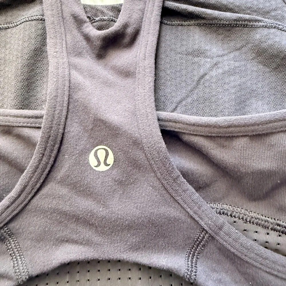Lululemon Black Racerback Athletic Tank Top Built In Bra Size 4